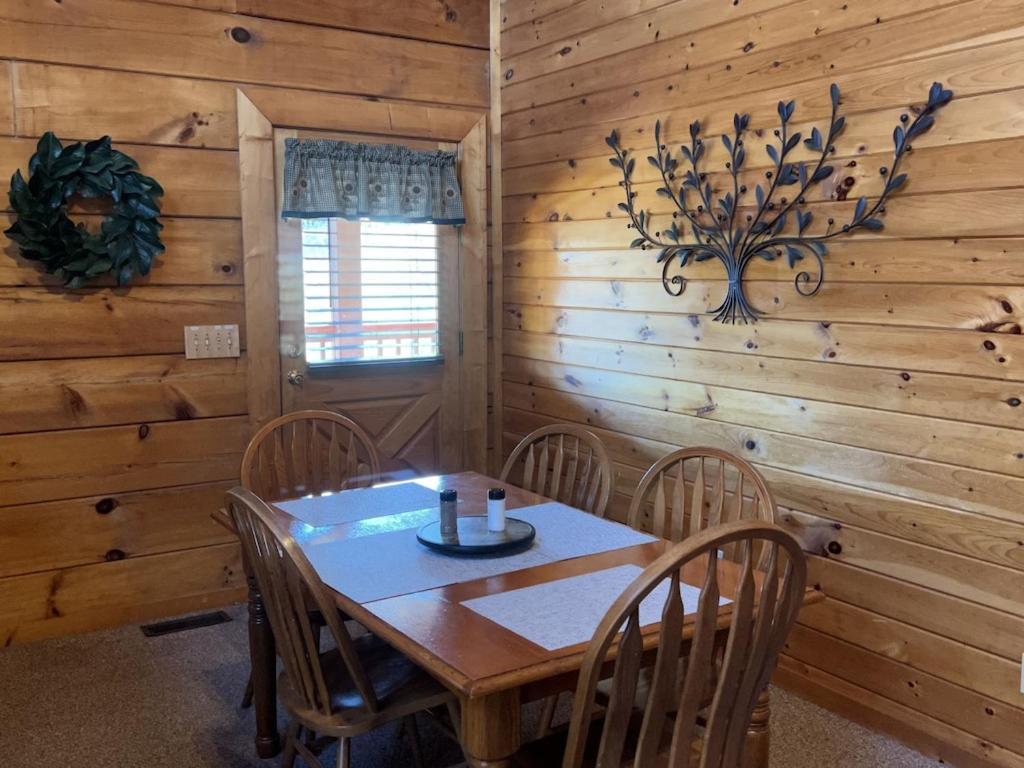 Story Brook: Beautiful True Log Cabin! Close To Dollywood, State Park, And More! Sevierville Zewnętrze zdjęcie