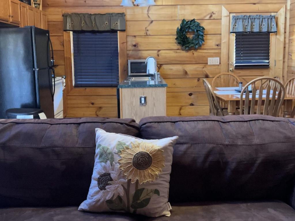 Story Brook: Beautiful True Log Cabin! Close To Dollywood, State Park, And More! Sevierville Zewnętrze zdjęcie